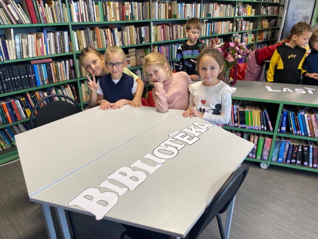 1.klase iepazīst bibliotēku - radošā nodarbība